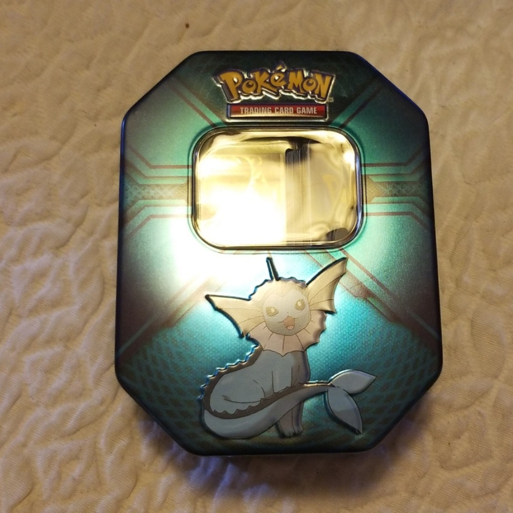 Pokemon lot 250 cards plus collerter tin